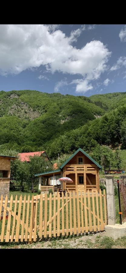 Guest House Ulaj Vusanje ภายนอก รูปภาพ