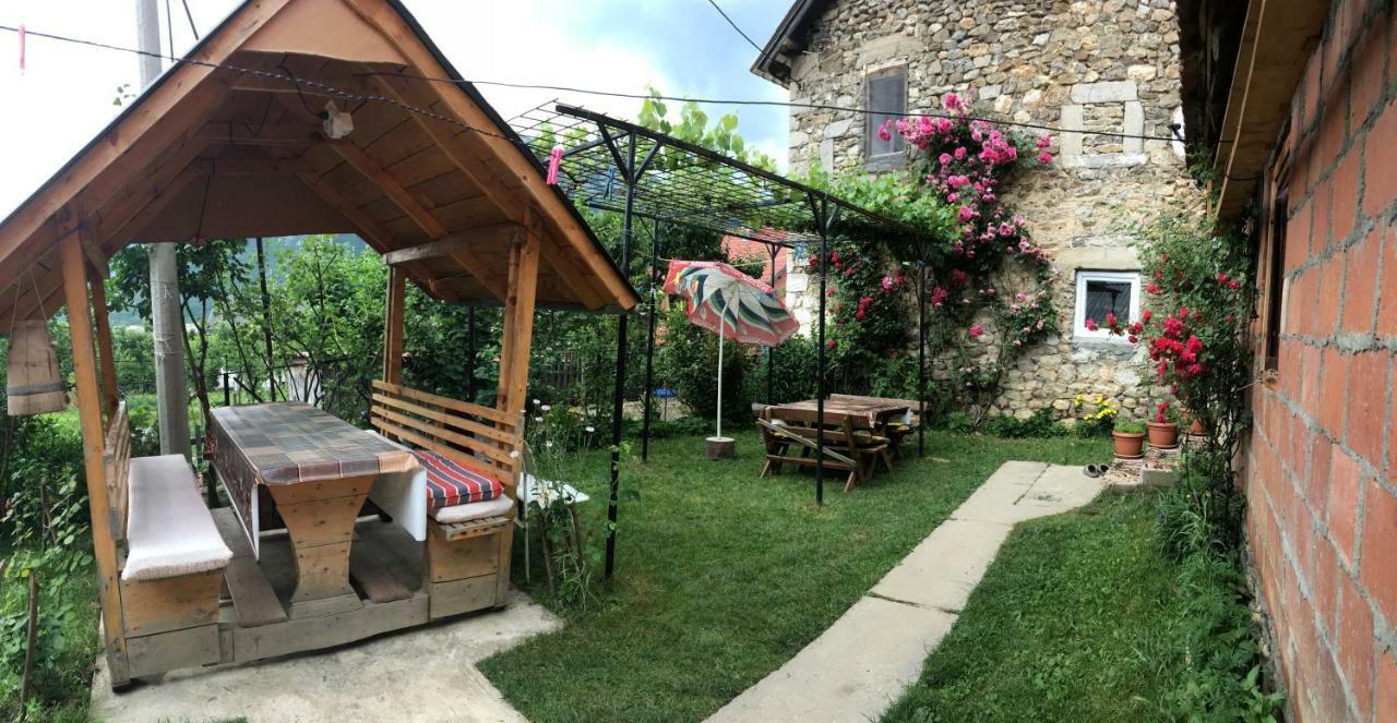 Guest House Ulaj Vusanje ภายนอก รูปภาพ